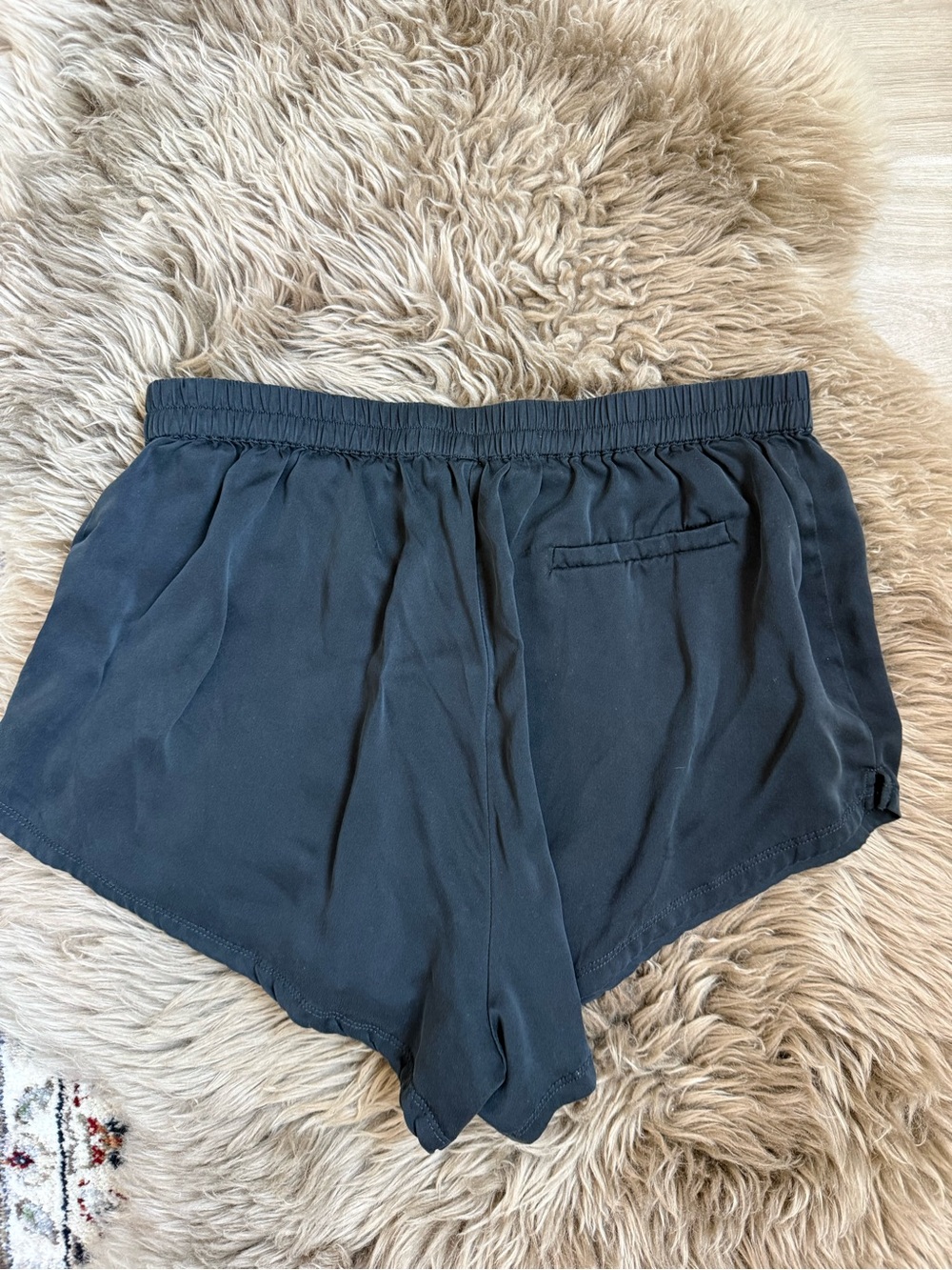 Quince 100% Washable Silk Pajama Shorts Black Womens Medium Sleep Lounge - Picture 4 of 6
